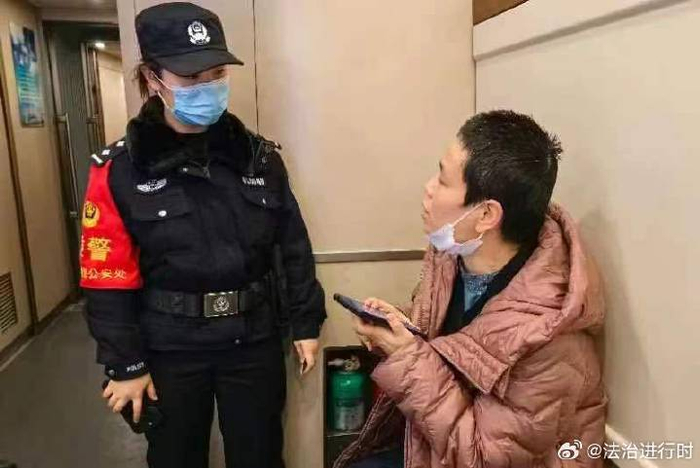 丁颖,姜雅馨:乘警姐妹花在京沪高铁上绽放
