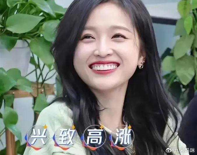 刘亦菲的"胖"和朱珠的手引热议,网友:这才是女明星真实的一面