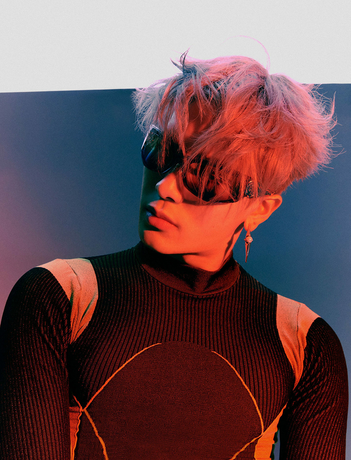 王嘉尔metal写真