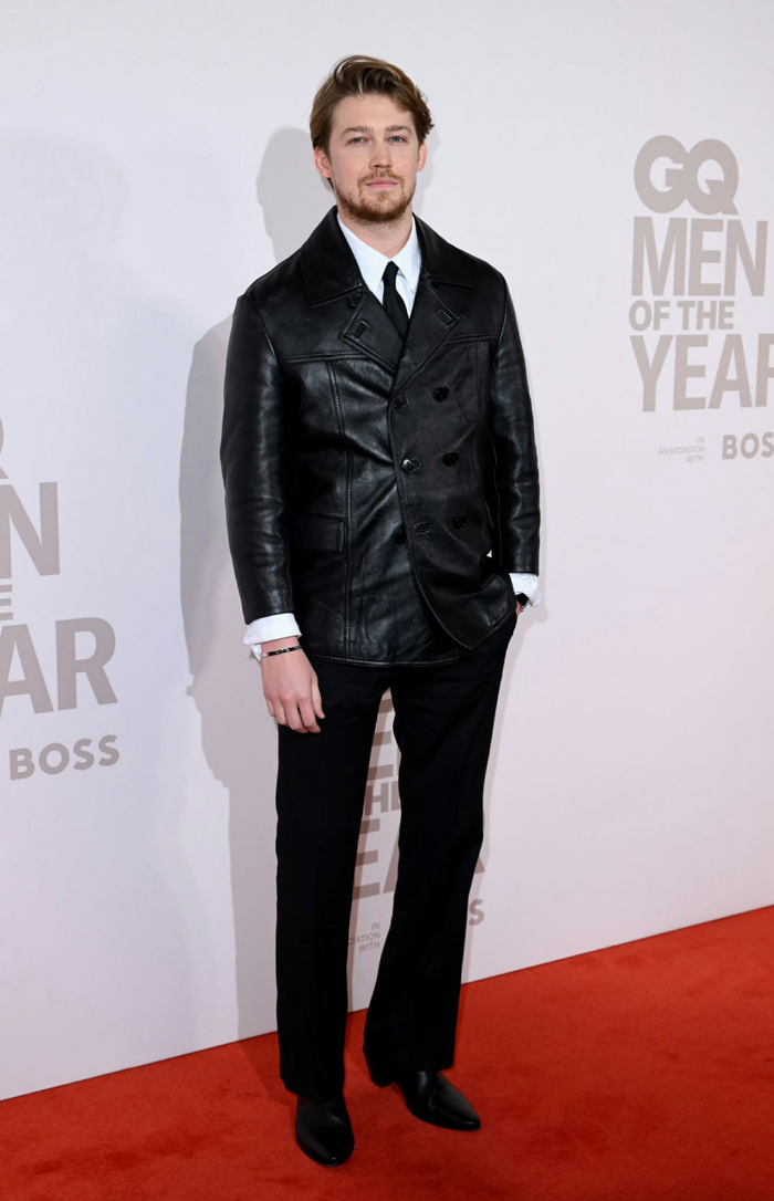 出席《gq》英国版2023年度男士盛典的乔·阿尔文(joe alwyn)