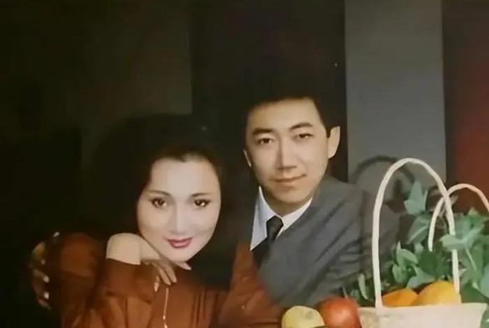 因长得太美被人算计,如今57岁仍风韵犹存|李凌|林芳兵|包子_新浪新闻