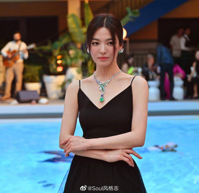宋慧乔昨日出席34353838303237晚宴活动