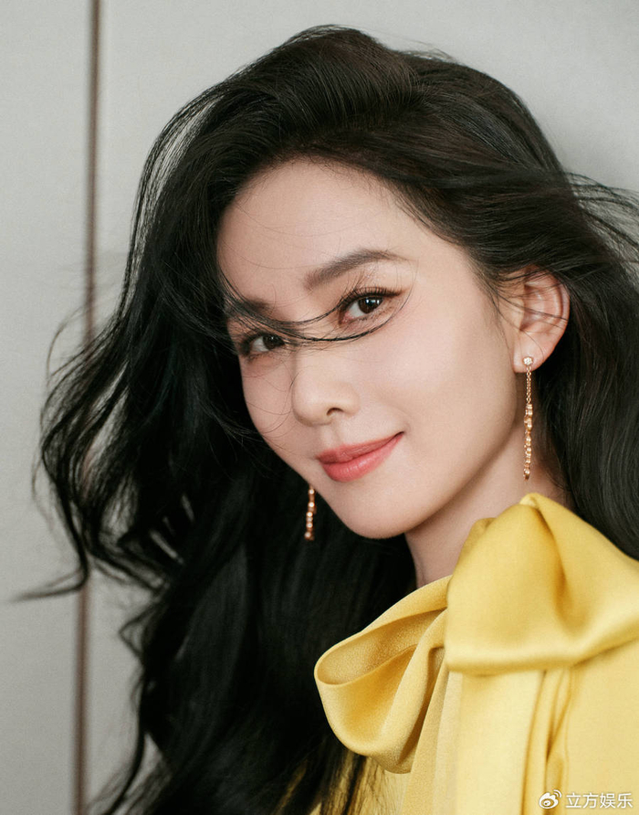 刘诗诗妆容淡雅曲线婀娜 着一袭黄裙典雅高贵|刘诗诗|图释|黑发_新浪