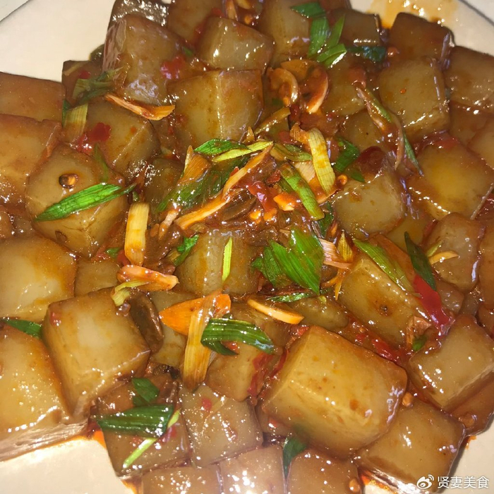 炒凉粉这样弄更诱人:口感q弹不粘连,金黄诱人,既下饭又健康!