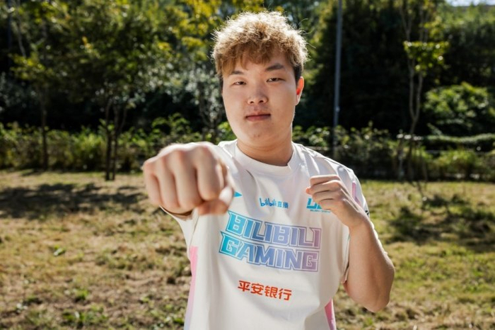 bin上榜英雄联盟赛事提问最具代表性的职业选手姿势是什么