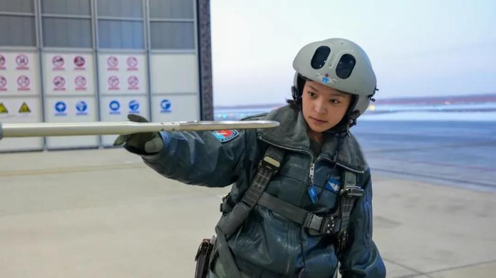 格桑白珍空军在西藏招收的第一位藏族女飞行员