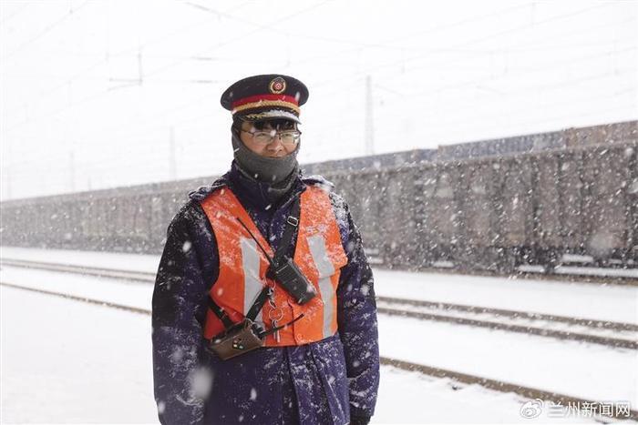 聞雪而動 情暖金城