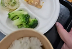 亚运会伙食曝光，看着太寒酸了，网友担心：一诺吃得饱吗