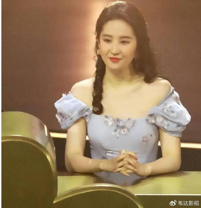 生图曝光惨遭网友吐槽:胖得像大妈|刘亦菲|神仙姐姐|大妈_新浪新闻