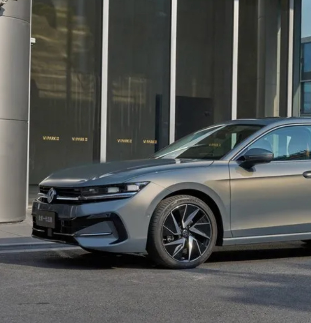 全新一代迈腾外观基于大众"time less"理念打造,新车在中控位置配备了