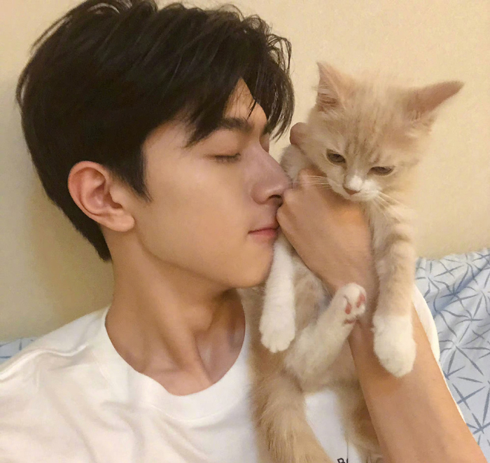 感觉林一可以开个自拍课了