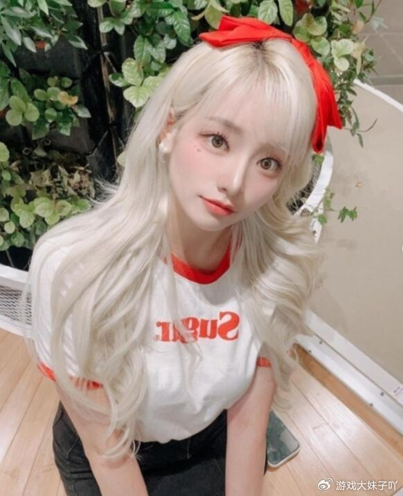 长得再好看,也根本无法动摇李哥的心,很多人调侃faker心里只有恩静