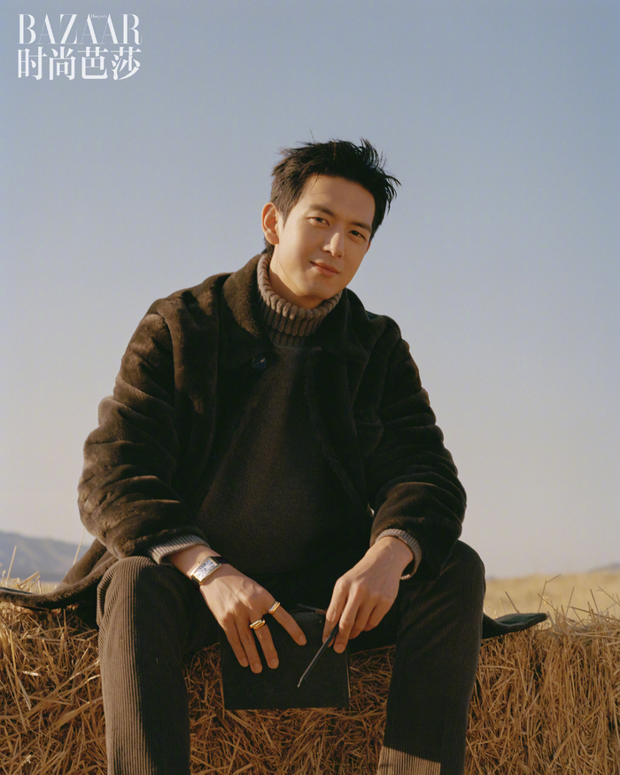 李现登上《时尚芭莎》十一月刊,身着loro piana新装