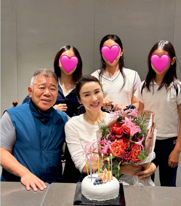 黎姿晒照庆结婚周年,68岁马延强搞浪漫送花,夫妻同框似两代人|黎姿