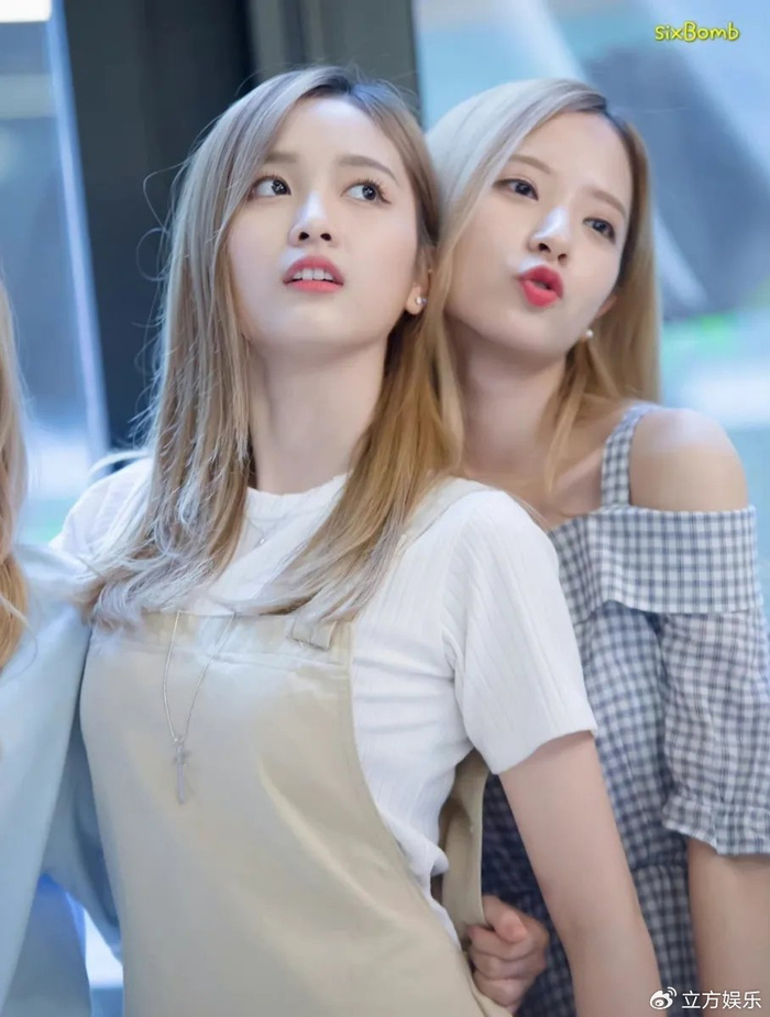 吴宣仪晒和苞娜合照 美女贴贴画面十分养眼