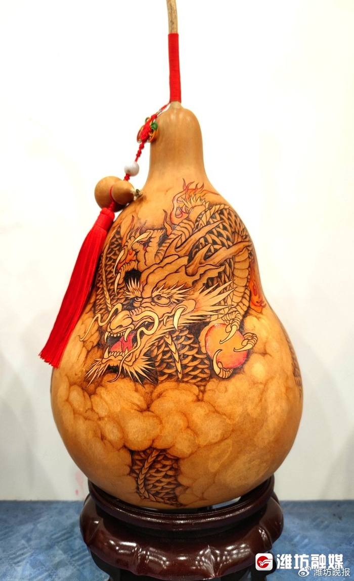 【更好潍坊·龙年说龙丨"龙葫芦"烙画,祝福加倍!】