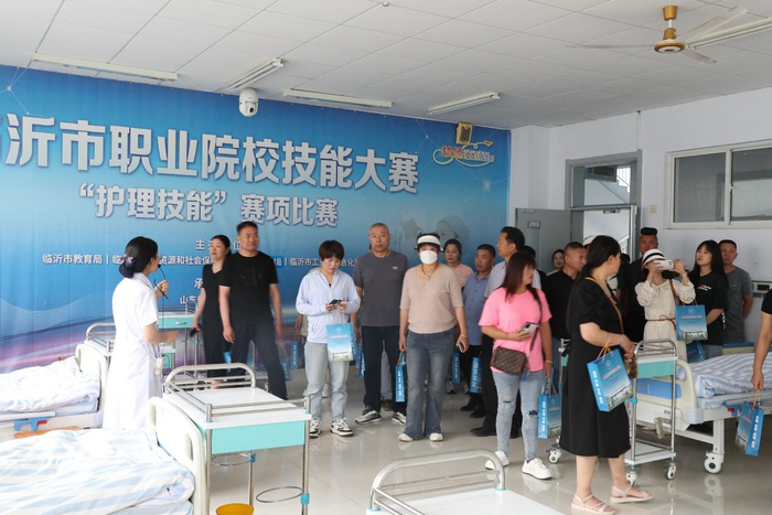 山东省临沂卫生学校:"校园开放日"畅通家校沟通渠道