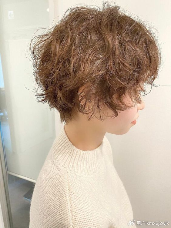 女士短发不论怎么剪,最百变时尚还是纹理烫,蓬松自然不夸张|发型|百变