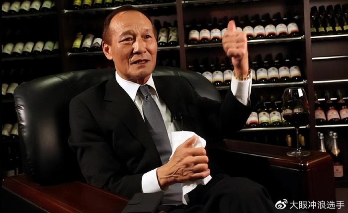 双花红棍怒扇李小龙儿子解救刘嘉玲和他比成龙就是耍杂技
