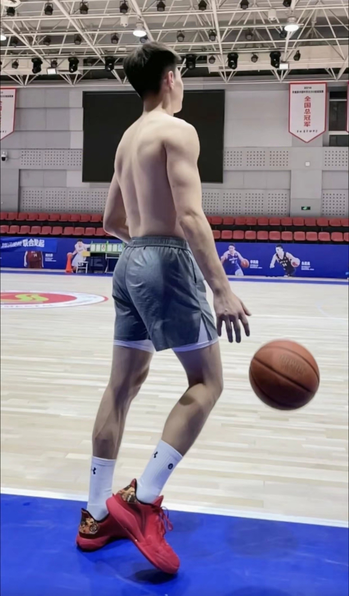 篮球白袜体育生