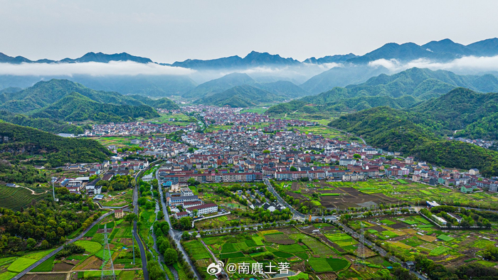 汤口镇连接富阳和桐庐两县是富春江进入富阳的第一站或许