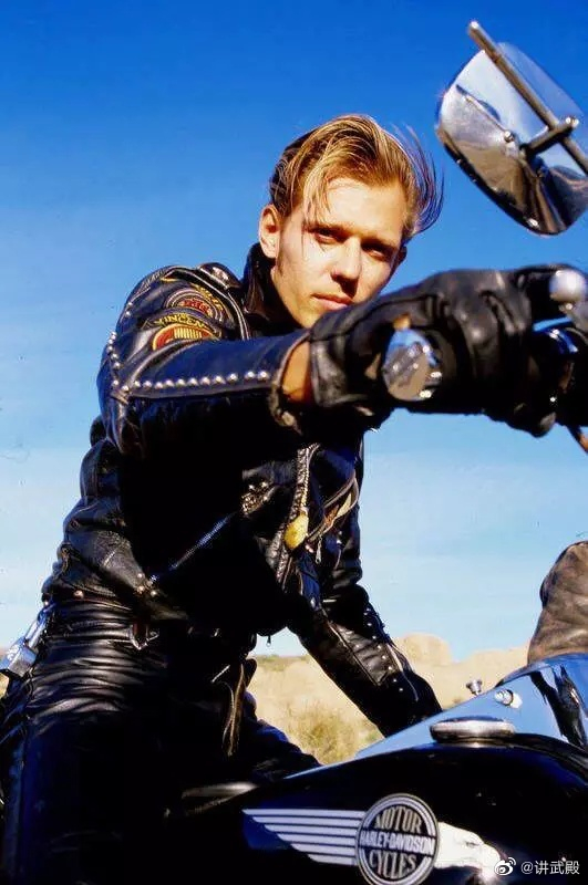 朋克乐队the clash的贝斯手paul simonon__财经头条