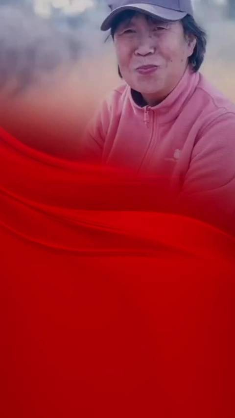 银发绽芳华泉城她风采王瑜珮不管年龄多大要有走出去的冲动