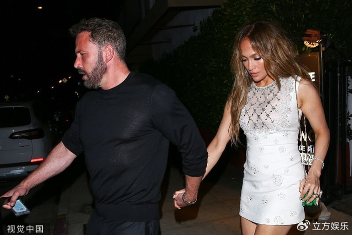 "大本"与妻子庆祝结婚一周年 洛佩兹戴超大婚戒吸睛|洛佩兹|婚戒|妻子