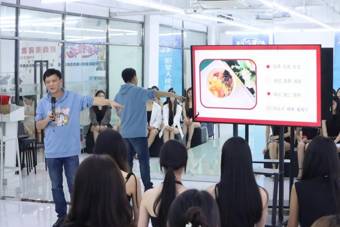 上官栗子四果汤出战厦门旅博会,以"四果汤形象大使"传扬闽南古早味
