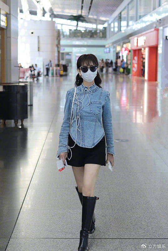 赵雅芝牛仔装配贝雷帽 大秀美腿少女感十足|贝雷帽|赵雅芝|牛仔_新浪