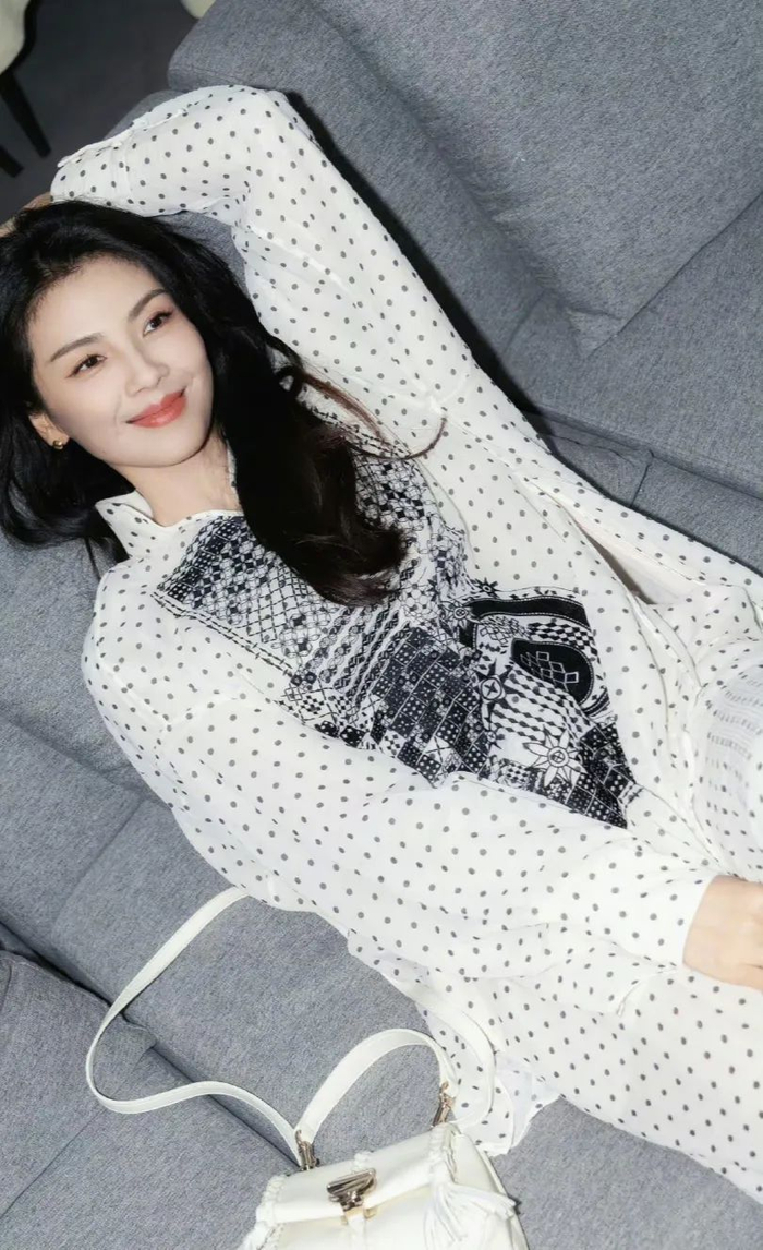 吴昕郑凯隐婚?陈牧驰前妻?刘涛不直播?唐嫣新剧?