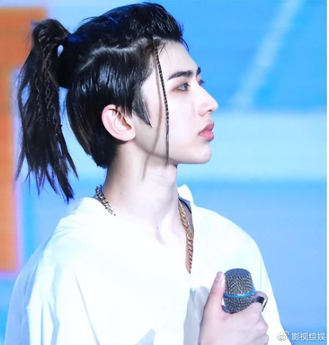 粉丝为蔡徐坤沉默找的三条理由日子不对证据不足是情侣关系