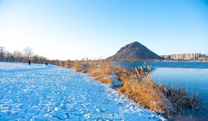 北宋散文家曾鞏曾在《華不注山》中這樣描述華山虎牙千仞立巉巉……__