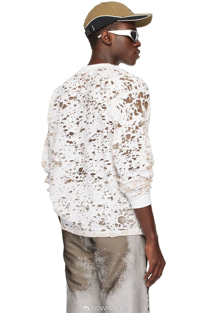 via ssensevia ssense不只是短袖衬衫,长袖 t 恤也能找到特别的镂空