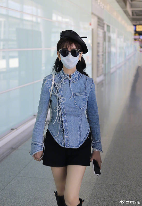 赵雅芝牛仔装配贝雷帽 大秀美腿少女感十足|贝雷帽|赵雅芝|牛仔_新浪