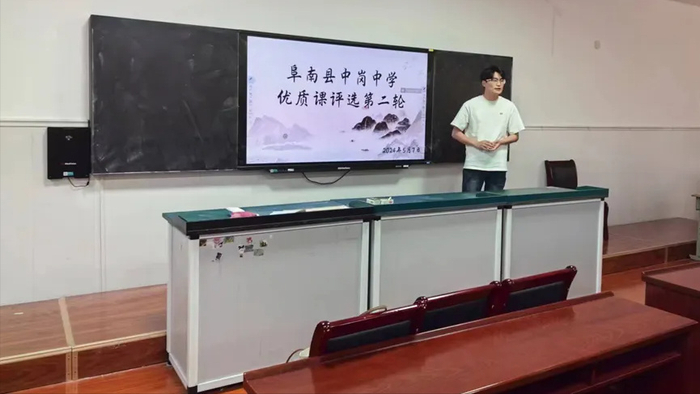 阜阳阜南一中中岗中学举行青年教师无生试讲比赛