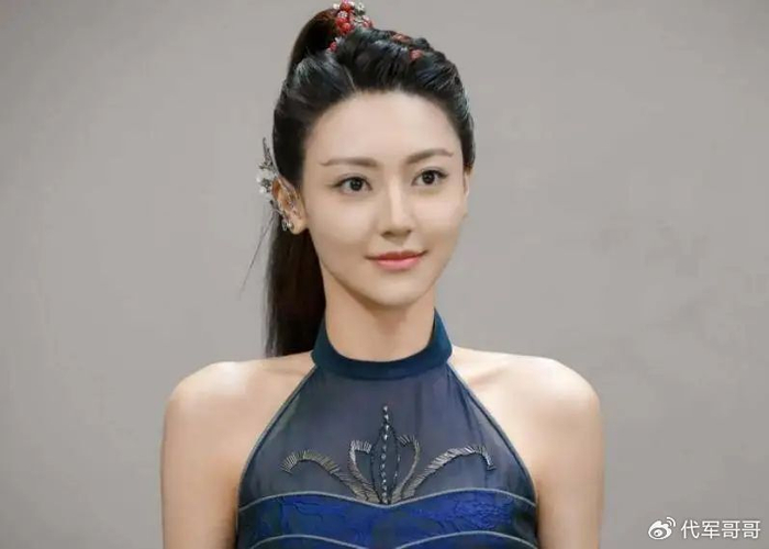 盘点来自四川的20位美女明星,个个貌美如花,你最喜欢谁?