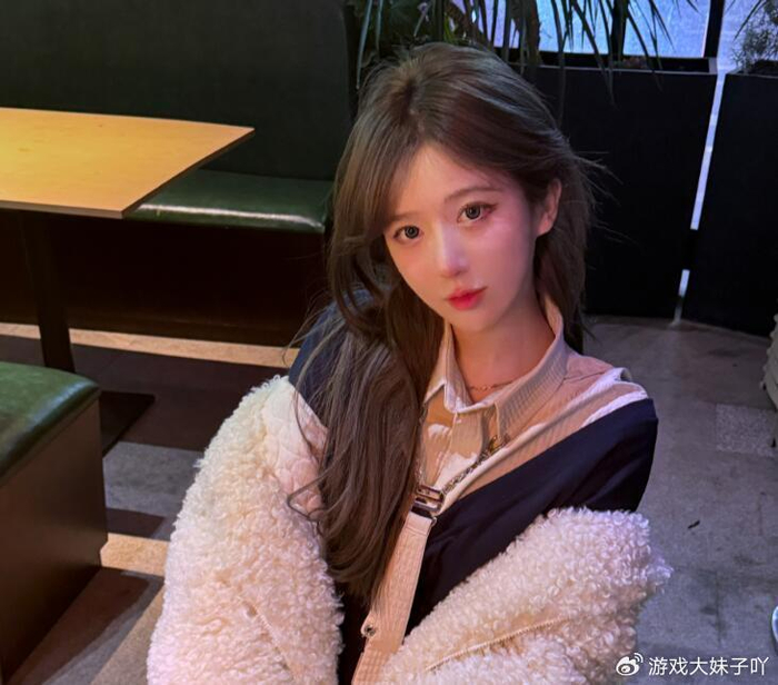 呆妹儿正式复播,两个月停播让她性情大变,仍然能看出她惊魂未定|性情