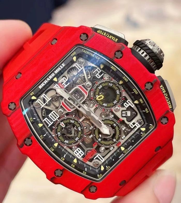 詹姆斯今天戴的是理查德米勒1103目前市场行情200万rmb左右