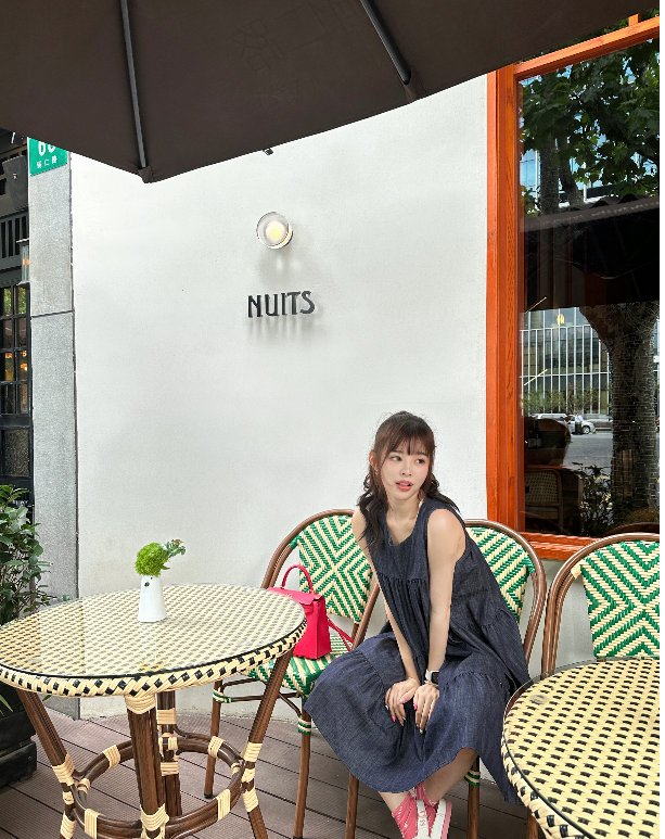 穿一万八的香奈儿凉鞋 背着八万五的爱马仕包 67doinb妻子糖小幽晒