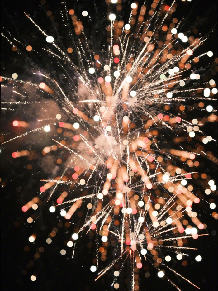 相机里的烟花像是天上的星星twilightgoeseveryday