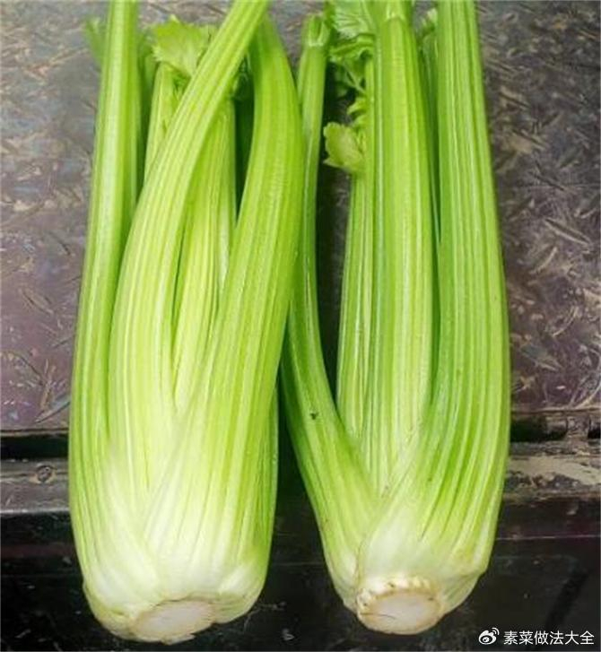 西芹和芹菜的区别是什么?该如何区分呢?|西芹|芹菜|烹饪_新浪新闻