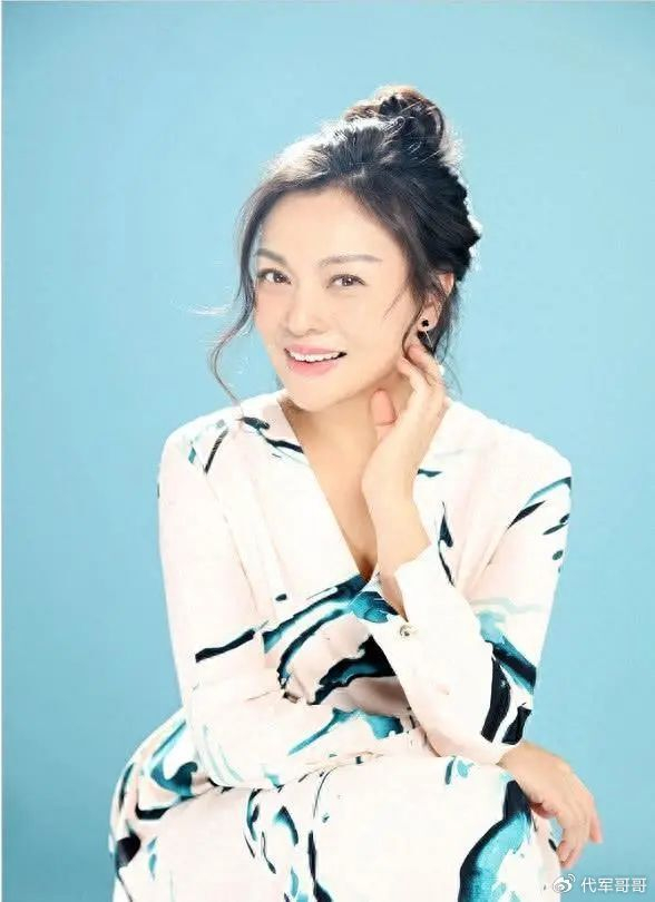 一婚嫁著名音乐人不生孩子,二婚嫁老外8年生2胎,如今婚姻很幸福|史可|黄小茂|克里斯|家庭|结婚_新浪娱乐_新浪新闻