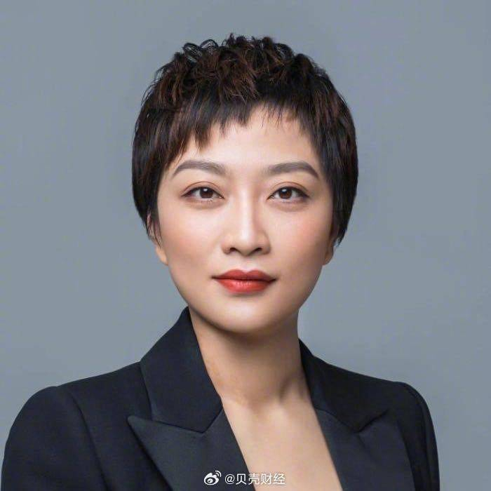 有二个下属：A执行力强，但结果不可控。B行动迟缓，但行必果。该提拔哪个下属？