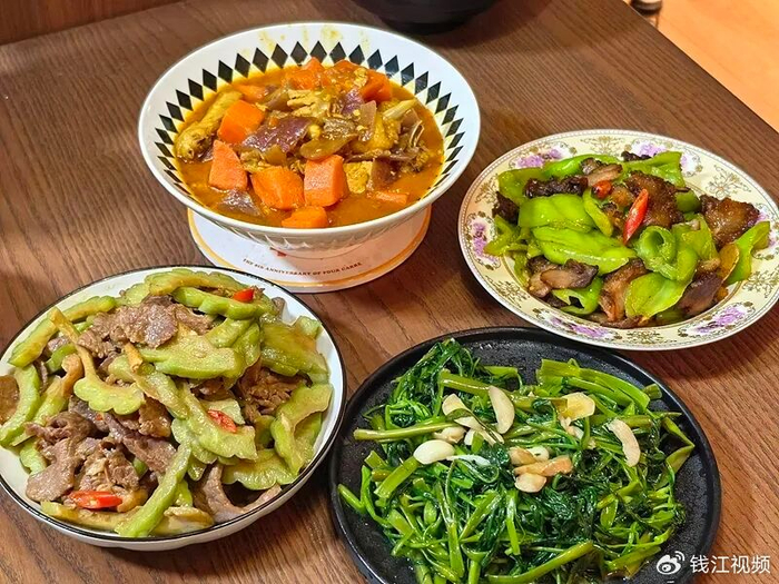 隔夜剩菠菜、剩凉菜……这6种剩菜，吃了容易中毒！看完赶紧倒掉|细菌|冰箱|食物中毒|亚硝酸盐|加热_新浪新闻
