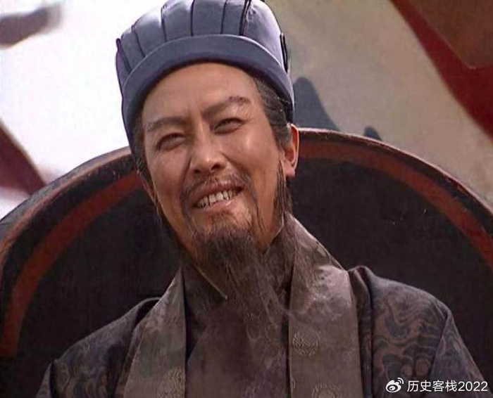 但可惜的是,诸葛亮烧的这三把火,其实都是罗贯中虚构的,在历史上根本