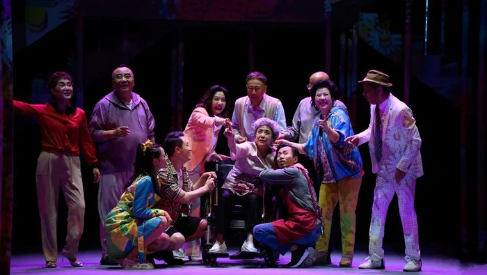 碰着了《悬空八只脚》的大难题|滑稽戏|上海|演员_新浪新闻