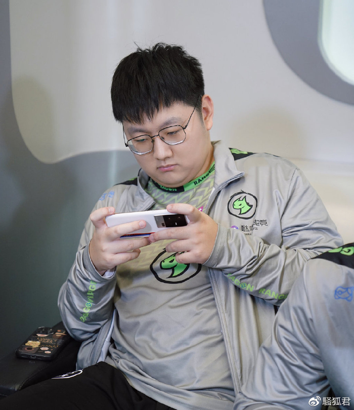 ag超玩会定盯紧百兽,七年,蓝柚正在ag试训!__财经头条