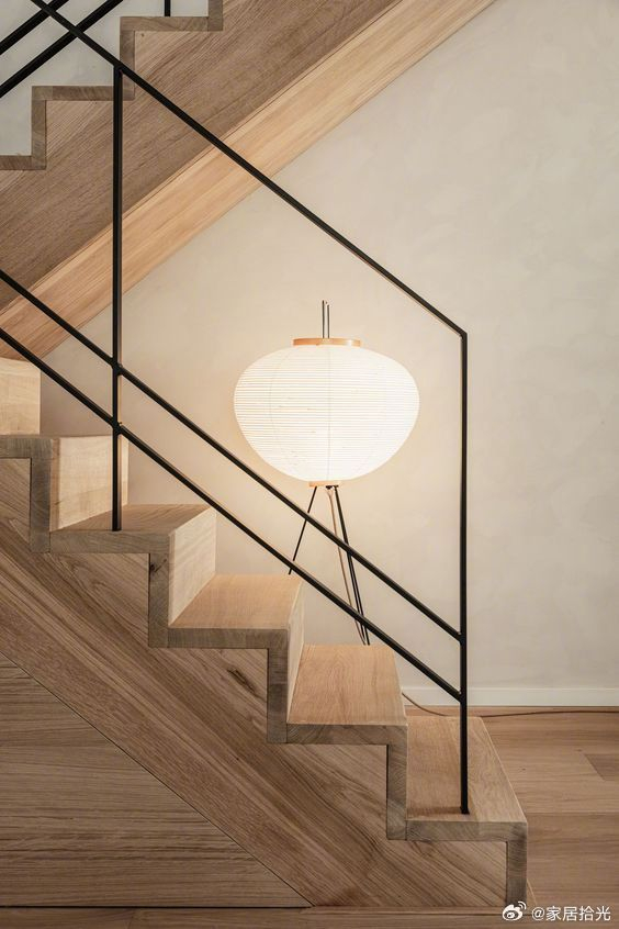 在别墅或复式空间里,楼梯一直是空间里的重中之重……__财经头条