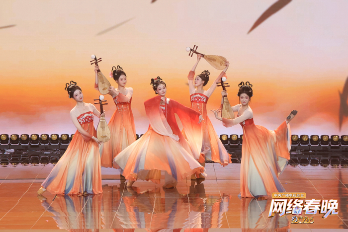 《中央广播电视总台2026网络春晚》昨晚播出|春节联欢晚会|李子璇|伯远|非遗|晚会_新浪娱乐_新浪新闻